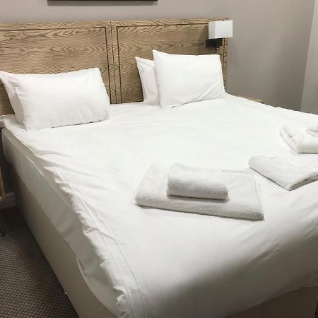 Markets Tavern Hotel Brecon Bagian luar foto